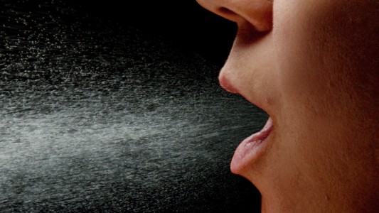 Coronavirus: la OMS actualizó las formas de transmisión y aceptó que se transmite por aire