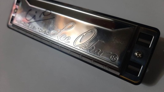 Rifan una armónica autografiada por Ciro para ayudar a provincias del Noroeste argentino