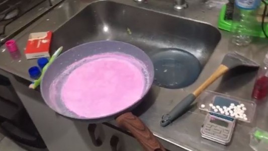 Se desarticuló en Mataderos la primera cocina de cocaína rosa