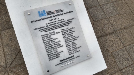 Polémica en Córdoba: Homenajearon con una placa a héroes de Malvinas pero pusieron el nombre de los concejales