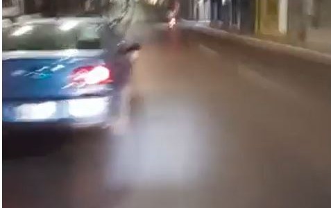 Una joven en moto transmite en vivo su propia muerte tras chocar