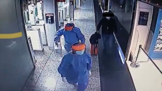 El joven que llegó contagiado de coronavirus desde Miami declaró que había avisado a la aerolínea de su infección