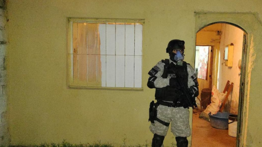 Administraban tres puntos de venta de drogas y fueron detenidos