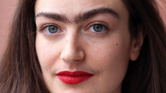 Influencer pasó un año sin depilarse y mostró los resultados en Instagram