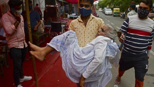 Coronavirus: la OMS clasifica la variante descubierta en India como "preocupante"