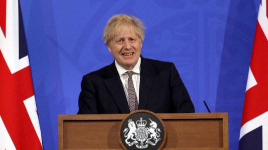 Reino Unido vuelve a abrir bares, restaurantes, museos y cines