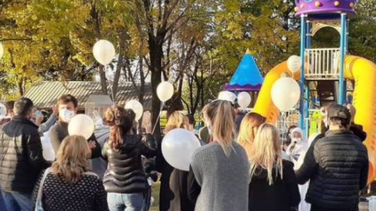 Pampita y Vicuña, juntos en la inauguración de una plaza en homenaje a su hija