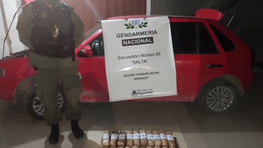 Pareja cayó con 23 kilos de cocaína en el tanque de nafta del auto