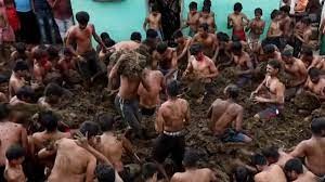 Expertos de la India advierten que rociarse con excremento de vaca no previene el coronavirus