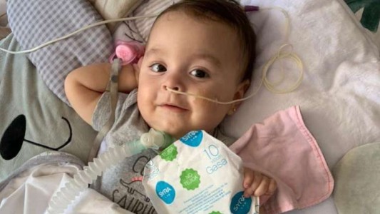 Emmita recibió la medicación más cara del mundo en Buenos Aires