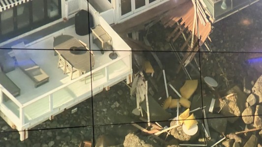 Alquilaron una casa, invitaron a 30 personas y colapsaron el deck de un balcón