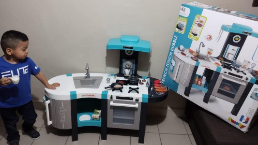 Le pidió una cocina a sus padres y se la negaron: "No quiero ser niña, quiero ser chef"