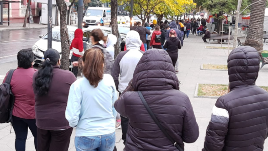 Filas desde la madrugada para testearse en Córdoba