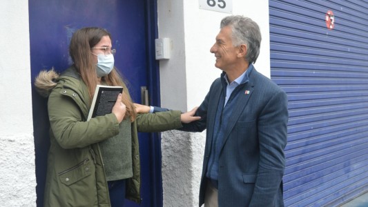 Macri visitó una seguidora de Instagram y se olvidó el barbijo