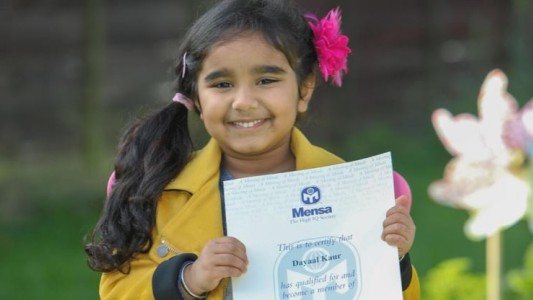 Una niña inglesa de 4 años demostró tener un coeficiente similar al de Einstein