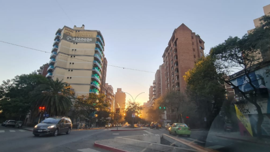 Tiempo frío por la mañana, cielo despejado, ascenso de temperatura, máxima de 25°