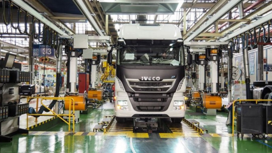 Iveco hará en Córdoba un camión que produce en Brasil, desde octubre tomaría 100 trabajadores