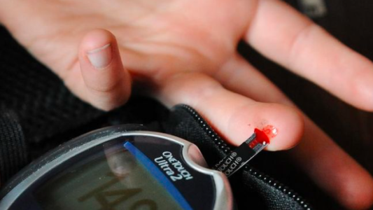 URGENTE: Córdoba vacunará a mayores de 18 con comorbilidades