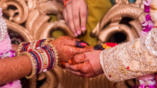 Una novia murió segundos antes de casarse y la hermana la sustituyó en el altar