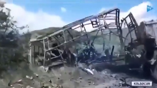 Así quedó el camión que explotó con mina antitanque y provocó tres muertes