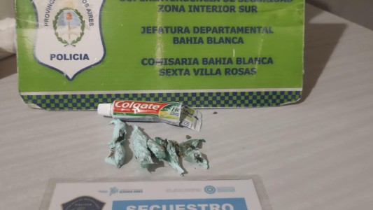 Intentó hacerle llegar droga a un detenido a través de un dentífrico y fue descubierto