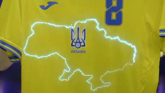 Ucrania presenta la camiseta de la Eurocopa y provoca a Rusia