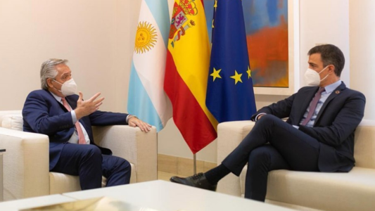 Llega al país Pedro Sánchez para abordar agenda común con Alberto Fernández