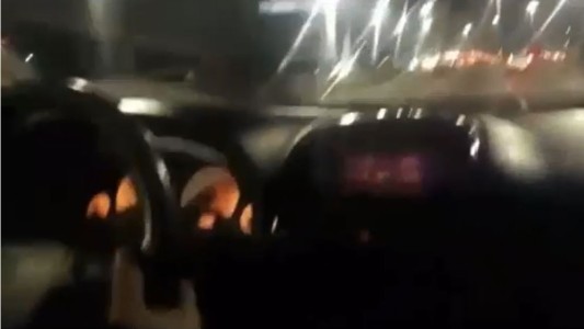 Se graban corriendo una picada, chocan y vuelcan sobre General Paz