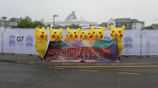 Los Pikachus toman las calles para protestar contra el G7