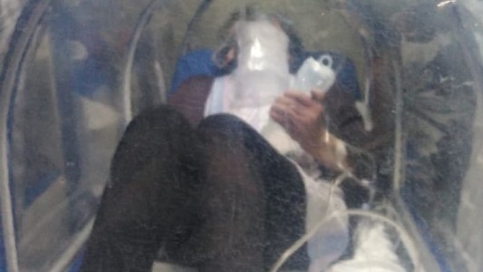 Calvario de un hombre con su abuela enferma de coronavirus, no querían atenderla