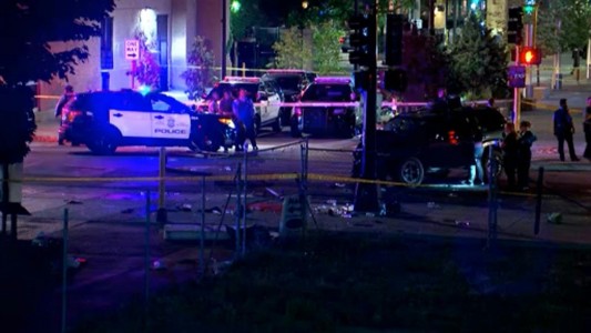 Conductor embiste una protesta contra la violencia policial y mata a una mujer