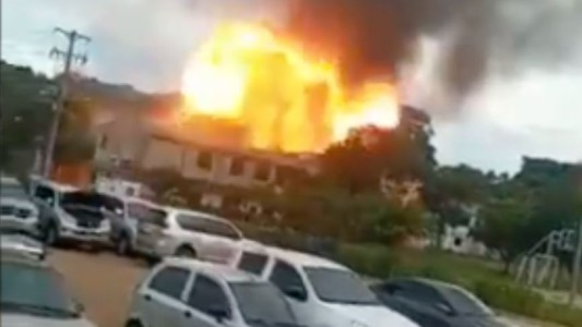 Video: explotó un coche bomba en una base militar en Colombia