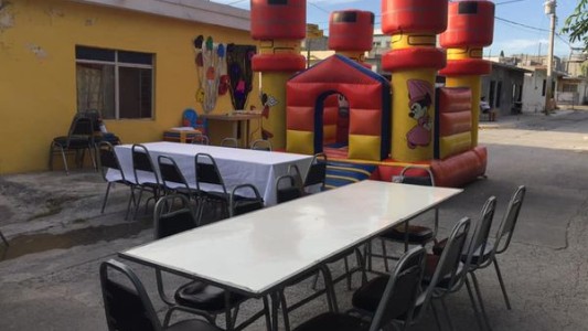 No fue nadie al cumpleaños de sus hijos, se quejó en Facebook y se armó una fiesta de 500 personas