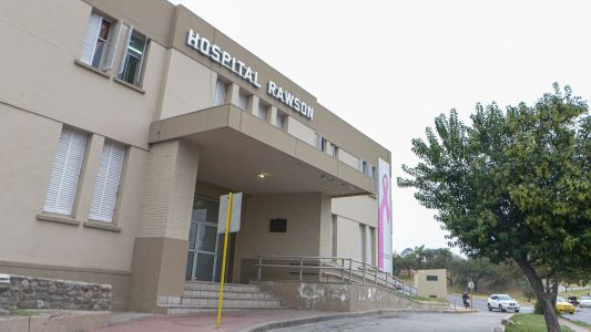 "Aguante" de artistas al personal del hospital Rawson