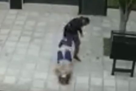 Brutal ataque a una docente jubilada para robarle el celular