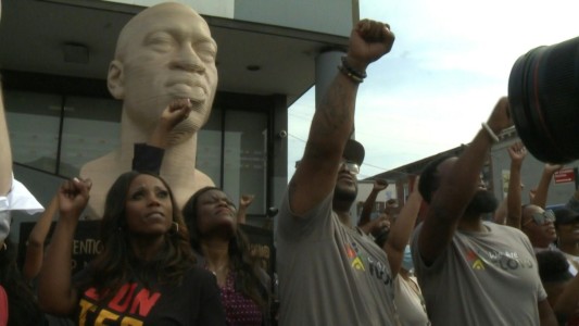 Inauguraron una estatua de George Floyd en Nueva York