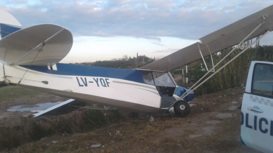 Se despistó una avioneta en Berazategui y frenó en la autopista