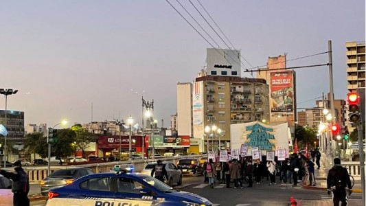 Movilización de estudiantes en el Puente Centenario