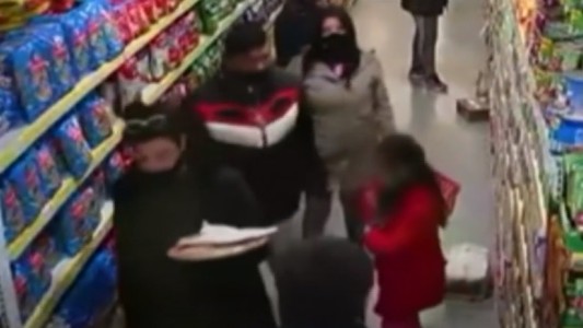 Video: tiene 9 años y le enseñan a robar