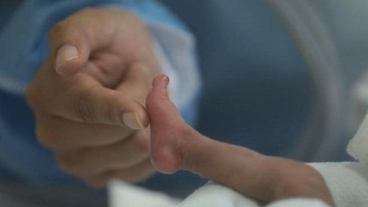 Nació un bebé prematuro con Covid19