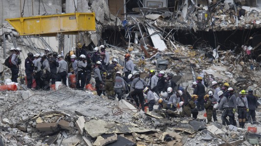 Aumentan a doce los muertos por el derrumbe del edificio en Miami