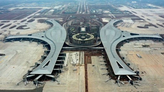 China inauguró un nuevo aeropuerto gigante de aspecto futurista