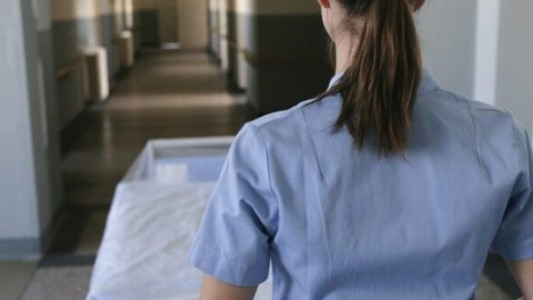 Una enfermera se burló en Tik Tok del maltrato a pacientes y terminó suspendida