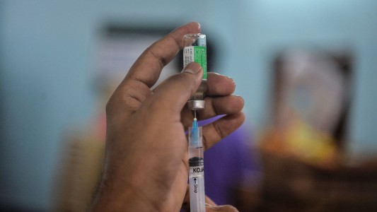 La Agencia Europea de Medicamentos aclaró que la vacuna de AstraZeneca fabricada en India no está autorizada en la UE