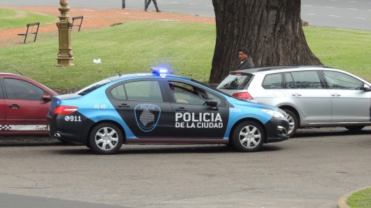Un adolescente de 16 años fue detenido acusado de una salidera bancaria junto a un cómplice