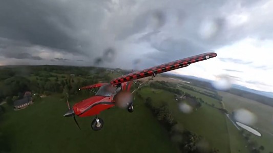 Piloto se graba a punto de perder el control de su avioneta en medio de una tormenta