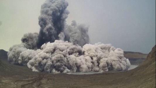 Miles de evacuados por la erupción del volcán Taal en Filipinas