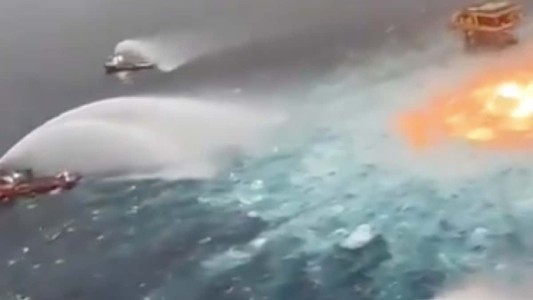 Explosión e incendio en un ducto marino en el Golfo de México