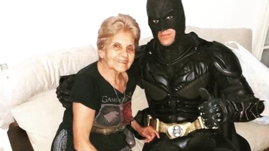 La "Bati abuela" del Batman cordobés venció el Covid