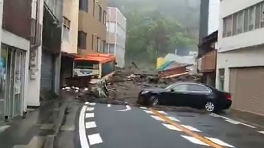 Impactantes imágenes de un alud en Japón: al menos 19 desaparecidos